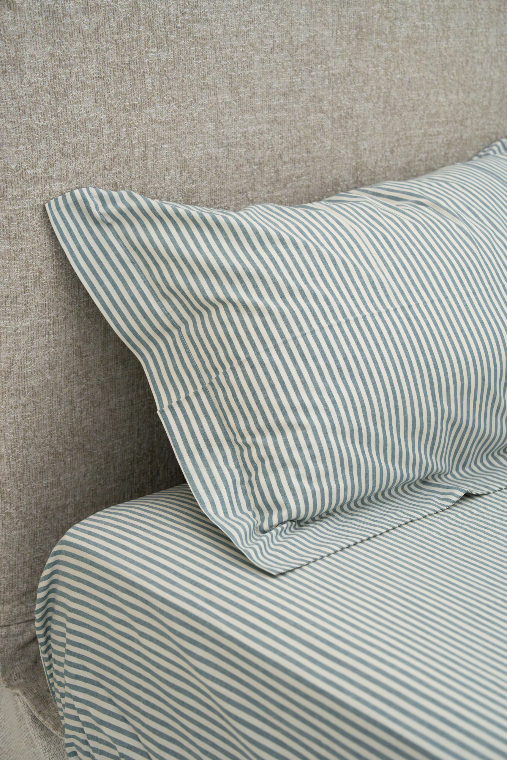 Letto “Specchio”: Federa n puro cotone – Riga 0,5 cm – tinto in filo – 6 colori